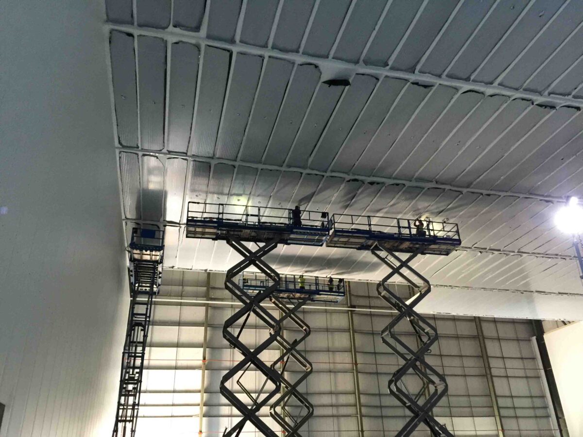 Dakweb op schaal installeren